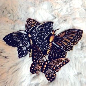METALLIC BUTTERFLY PIN 🦋